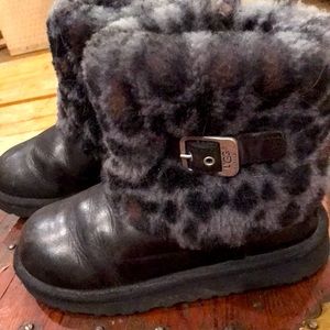 UGG Australia Ellee black leopard print genuine sheep and leather Also lining